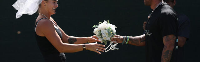 Ovo može samo Sabalenka - Teniserka nasred terena vežbala udaju (FOTO GALERIJA)