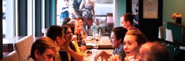 Dejting aplikacije izlaze iz mode: Ljudi sve masovnije traže drugačije društvo, a razlog je zabrinjavajuć