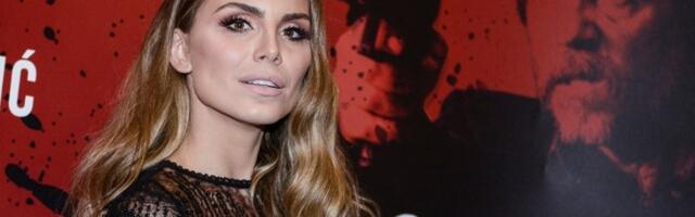 Nina Seničar zasijala u dugoj haljini sa mužem na premijeri filma u Njujorku: Zakopčana do grla, ali najseksepilnija u sali (FOTO)