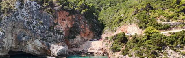 Mesto gde stene ljube more: Za ovu plažu u Grčkoj retko ko je čuo, a izgleda kao sa razglednice