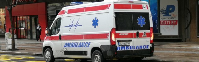 Automobil pokosio majku sa bebom na pešačkom