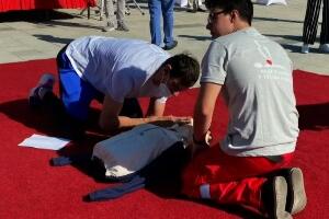 Црвени крст у акцији повећања броја људи који могу да пруже праву прву помоћ