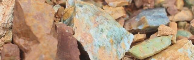 TRAGEDIJA ZA DLAKU IZBEGNUTA! Velika količina kamenja obrušila se na deonici puta Novi Pazar-Raška!