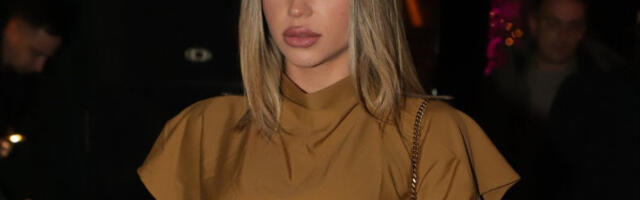 BRESKVICA GOLA DO POJASA, A SEVNUO I DONJI VEŠ! Vreli snimak pevačice srušio društvene mreže - OVO GLEDATE NA SOPSTVENU ODGOVORNOST! (VIDEO)