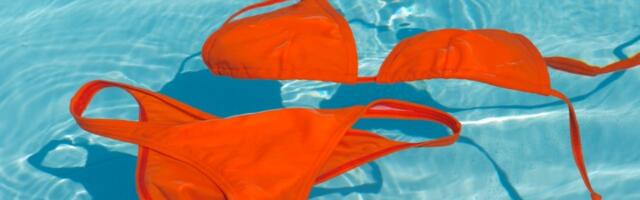 Kupaći kostim vam spada u vodi? Na ovaj način ćete rešiti problem (VIDEO)