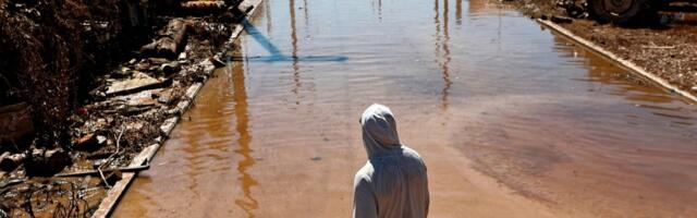 Poplave u Makedoniji, raste nivo Vardara: Spasioci već izvlačili ljude iz vode, strahuju da će biti još gore