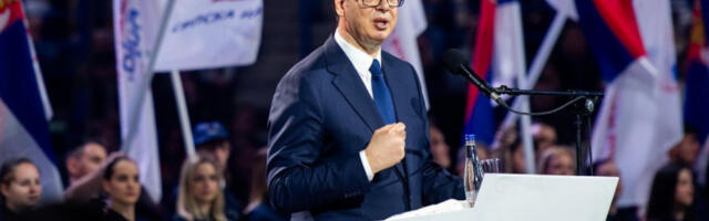 Вучић није ни за Русију, ни против Европе, једина брига му је интерес Србије