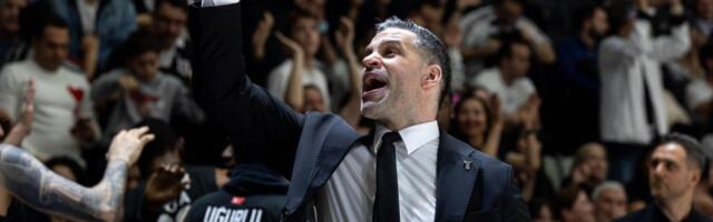 DUŠAN, DUŠAN, DUŠAN! ORILO SE ISTANBULOM: Turci u transu pevaju srpskom treneru zbog istorijskog uspeha (VIDEO)