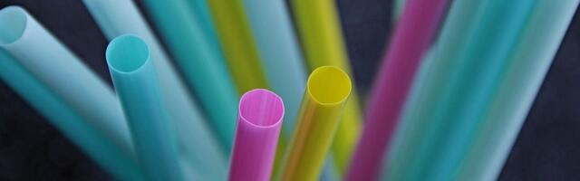 Polizao slamčicu i vratio je u automat za sokove u Singapuru - sad mu preti zatvorska kazna