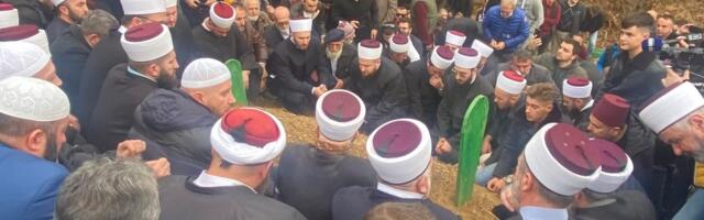 Muftija Zukorlić ukopan u Orlju, dženazu klanjalo hiljade vjernika
