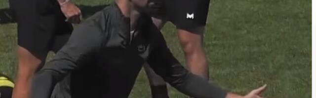 EVO ZAŠTO JE NAJBOLJI: Đoković pokazao NEVEROVATAN BALANS! Ima li ko SPREMNIJI!? (VIDEO)
