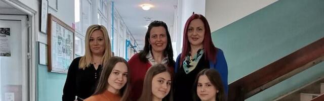 Tri vlasotinačke gimnazijalke izborile plasman na Književnu olimpijadu