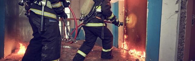 Požar na Paliluli: Plamen zahvatio krov zgrade