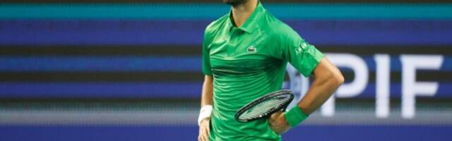 DEČAK OD NERVOZE NIJE ZNAO GDE SE NALAZI, A ONDA MU SE OBRATIO NOVAK! Srbin pred početak meča još jednom POKAZAO DA JE LJUDSKA VELIČINA (VIDEO)