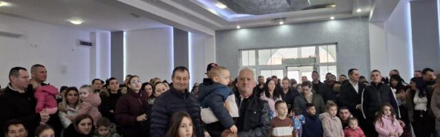 Nastavljena podela paketića najmlađima