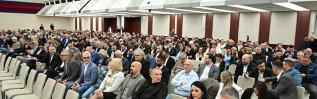 Почела седница Главног одбора СНС