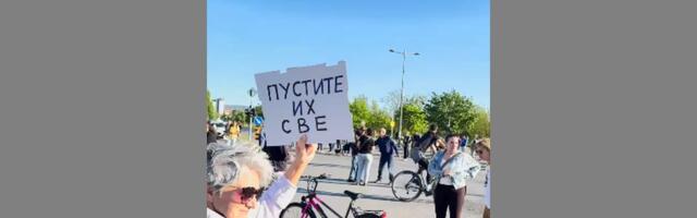 Održana blokada na Detelinari, sutra će biti blokirana raskrsnica kod Master centra