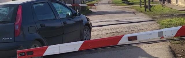 IMA POGINULIH I POVREĐENIH: Teška saobraćajna nezgoda na pružnom prelazu između Lalića i Odžaka