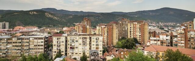 "Vrhovni komandante, čekamo te": Osvanuli plakati posvećeni Vučiću na severu Kosova (VIDEO)