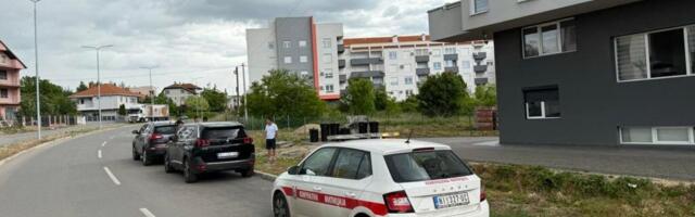 Kazne Nišlijama jer nemaju gde da parkiraju – nezavršen bulevar bez prilaza, stanari upozoravaju na „dvostruke aršine“