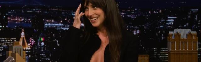 "Moje oči su ovde": Voditelj sve vreme zurio u grudi slavne glumice, ona morala da reaguje (VIDEO)