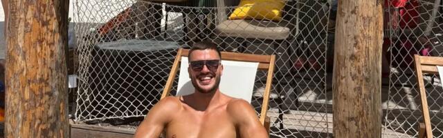 Sin hrvatskog pevača izgleda neverovatno kad skine sako i pantalone: Žene odlepile