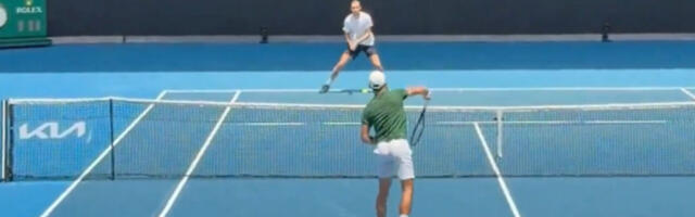 ŠPIJUNAŽA ILI NEŠTO DRUGO? Đoković trenirao s Medvedevim, a onda se pojavio ON! (VIDEO)