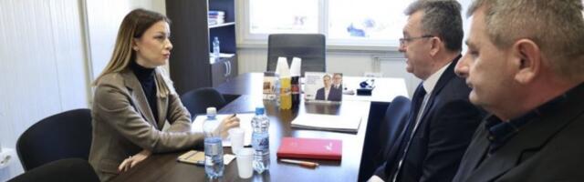 ISPUNJENO PREDSEDNIKOVO OBEĆANJE! Ministarka Mesarović posetila kompaniju Jumko u Rudnoj Glavi i najavila novi konkurs! (FOTO)