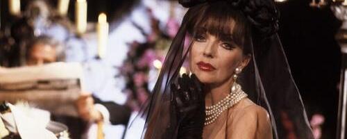 Niko ne može da poveruje da legendarna Aleksis iz "Dinastije" ima 92 godine: Kad se pojavila u kožnom mantilu i roze kompletu, svakog je zasenila