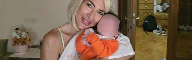 KO JE BEBA KOJU JOVANA JEREMIĆ DRŽI U NARUČJU? "Malo se i bojim, ali valjda je i to okej!"