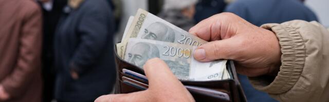 Opet podmićivanje penzionera: Vučić najavio jednokratno od 20.000 do 35.000 dinara