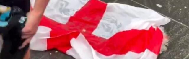 Navijači “gaučosa” zapanjili svet: Gazili i pljuvali zastavu Engleske (VIDEO)