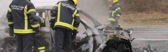 VRELA NOĆ U VRANJU! Direktoru Praking servisa ispred kuće ZAPALJENA ČETIRI AUTOMOBILA