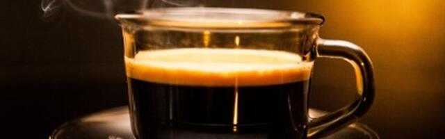 Kafa ili voda prvo ujutru? Jedan gutljaj može da napravi razlik