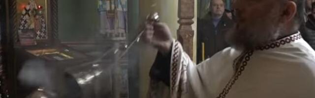U LEPOSAVIĆU SLUŽENO JELEOSVEĆENJE U HRAMU SVETOG VASILIJA OSTROŠKOG: oOve godine održano na dan početka Božićnog posta (VIDEO)