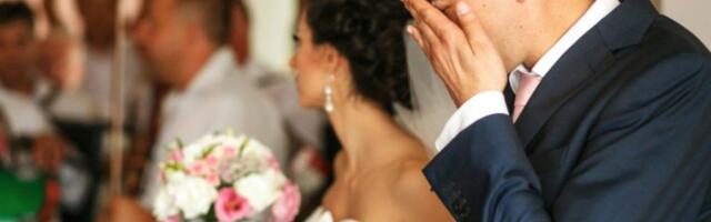 KOLIKO KOŠTA SVADBA U SRBIJI? Cene stolica i bendova ŠOKIRALE mladence: Za veselje su potrebne ozbiljne cifre, a evo da li se koverte isplate!