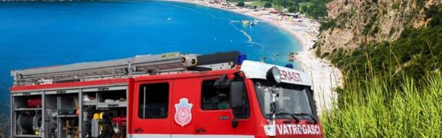 IZBIO POŽAR NA JAZU! Vatra se brzo razbuktala  - gori jedna od najlepših plaža (VIDEO)