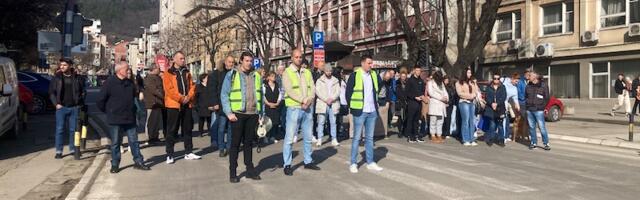 Studenti u Prokuplju na 15 minuta blokirali centar grada, od večeras protesti i u Žitorađi