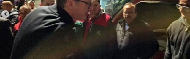 Vučić noćas dočekao traktoriste kod Skupštine (FOTO)