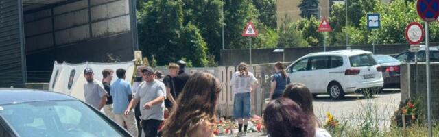 KADA SAM VIDELA POLICIJU I HITNU POMOĆ KROZ GLAVU MI JE PROŠLO - BOŽE, SAMO DA JE ONA DOBRO: Kurir u Gracu, potresne reči majke čija ćerka ide u školu "Borg"