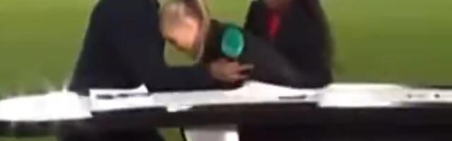 JEZIVE SCENE! PRELEPA VODITELJKA SE SAMO SRUŠILA U PROGRAMU UŽIVO! Legendarni fudbaler je uhvatio i spasio!