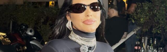 Seka napravila prazničnu idilu svojim naslednicima: Pokazala jelku do plafona, mališani pucaju od sreće