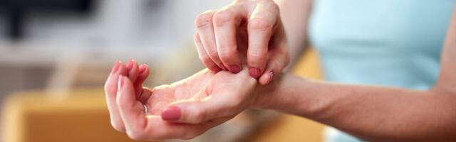 Nije samo NOVAC: Šta zaista znači kad vas zasvrbi levi dlan, ako vam se to desi odmah potražite drvo