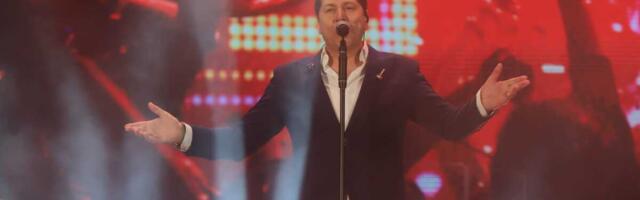 SUZE, EMOCIJE I OSAM HILJADA GLASOVA! Aco Pejović napravio spektakl u Zenici, Arena pucala po šavovima