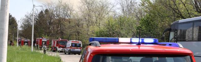 BUKNUO POŽAR U BEOGRADU: Veliki broj vatrogasnih ekipa juri ka Makišu, vatra izbila kod Ranžirne železničke stanice