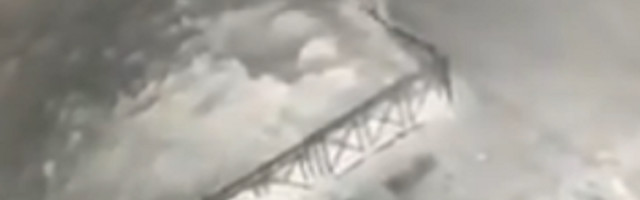 Devojčica pala sa zgrade pravo u sneg i nestala! (VIDEO)