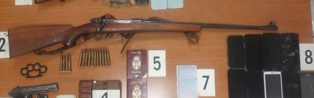 Policija blokirala grad zbog operativno interesantnih osoba: Oduzeto oružje, automobili, pasoši...  (FOTO)