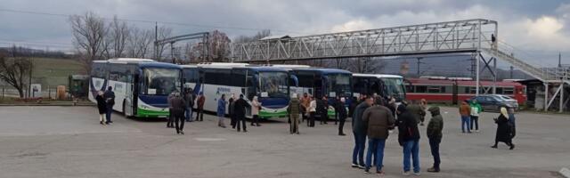 Naprednjaci iz Kraljeva večeras organizovano u Ćacilend?