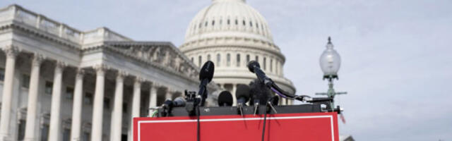 Министарство правде САД: Део докумената о Епстину садржи лажне тврдње о Трампу