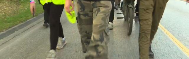 Kolona studenata stigla do Divaca: Večeras ih očekuje doček u Valjevu